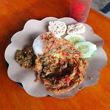 Nasi Lalapan Usus Telur Gimbal